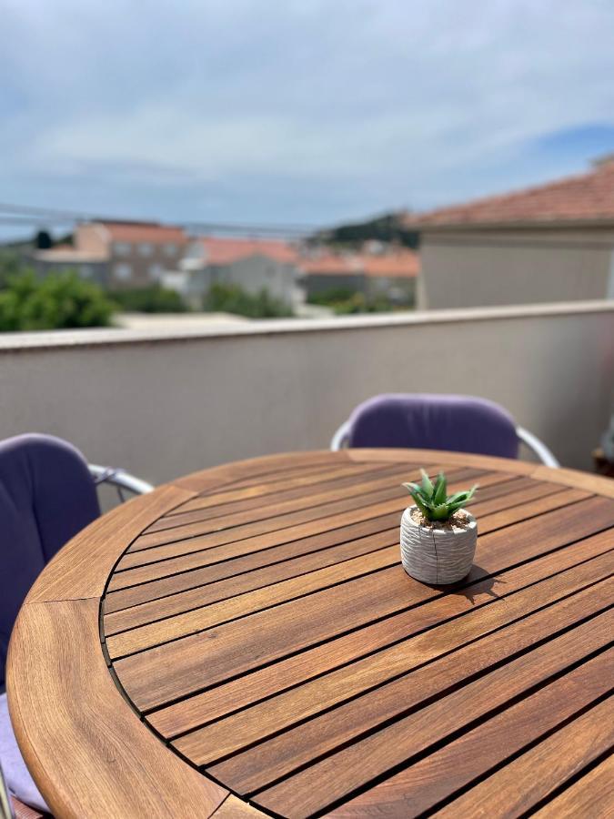 Mare I Kate Apartmani Tribalj Eksteriør billede